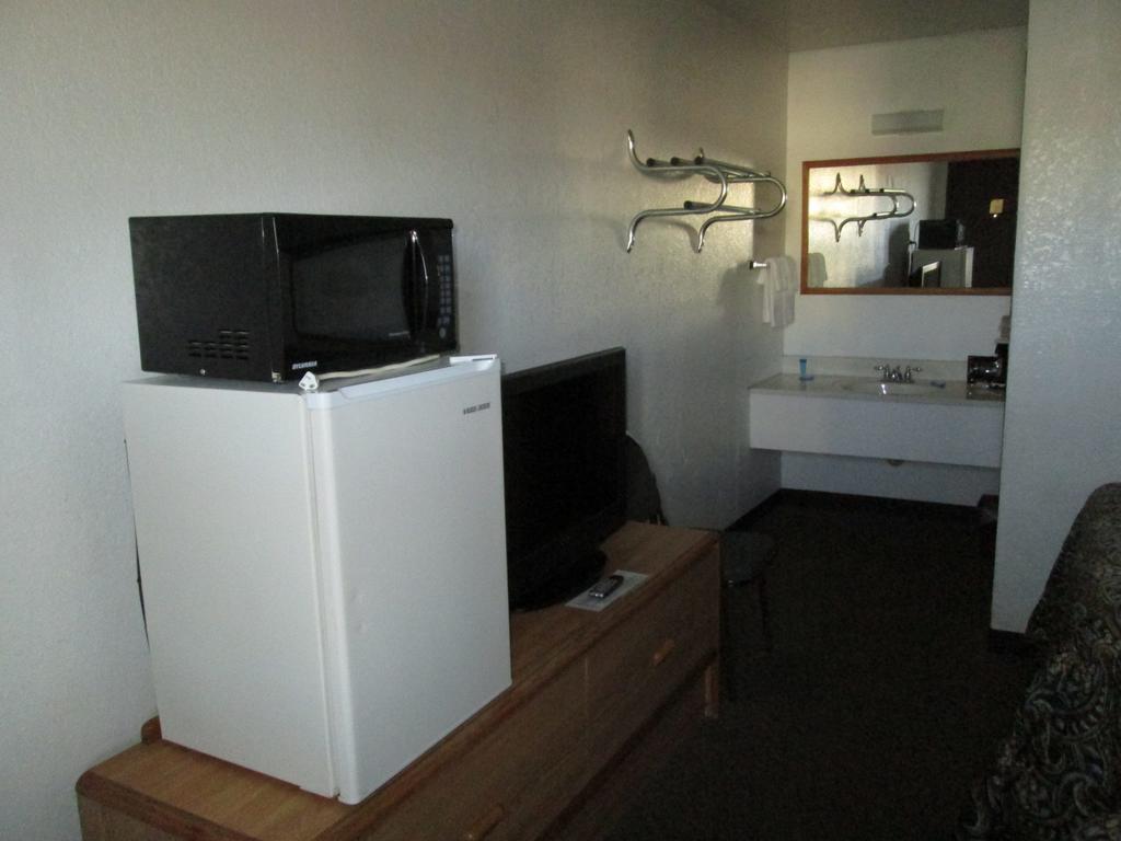 Motel 10 Lordsburg Bilik gambar